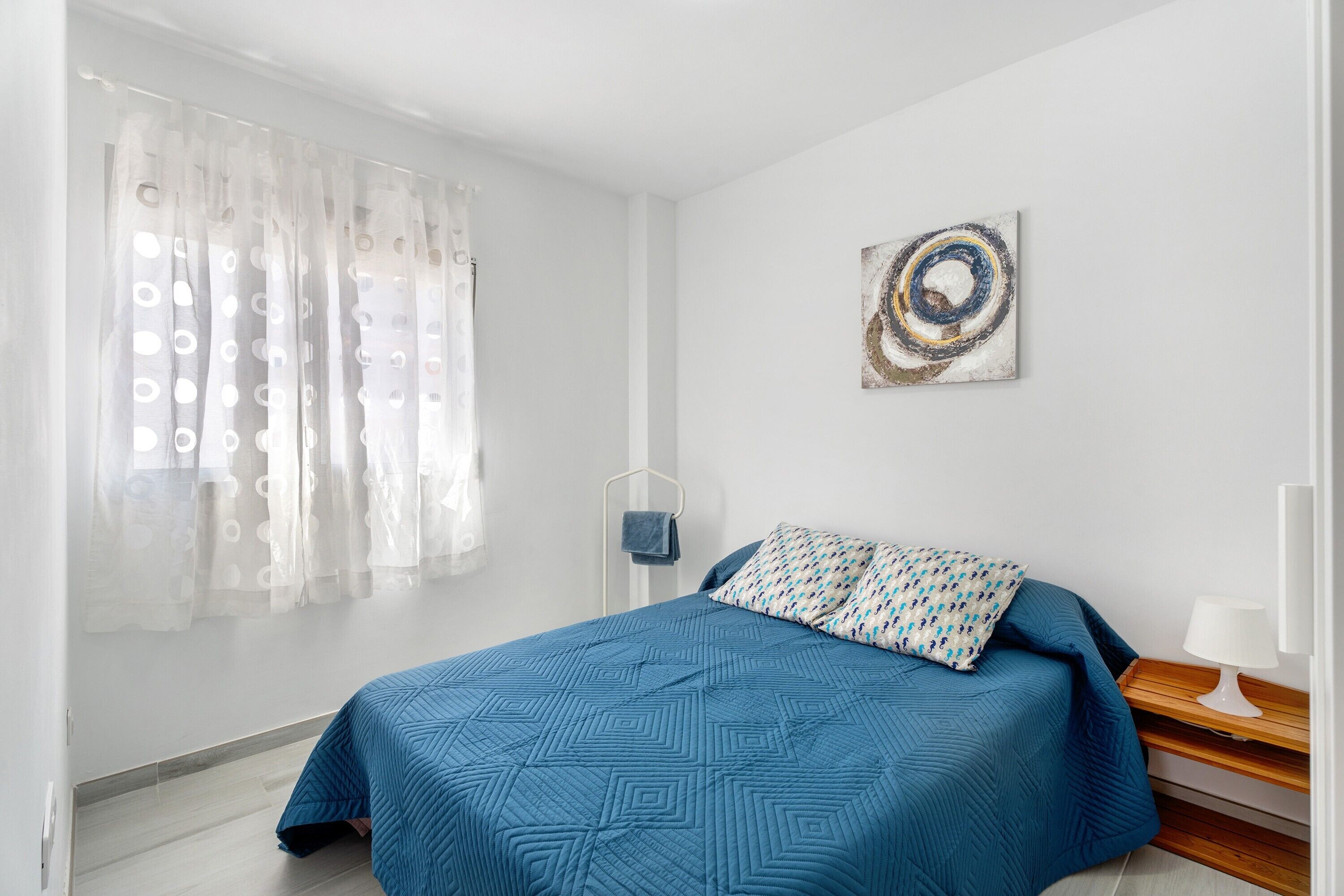 2 habitaciones, tabla de planchar con plancha y wifi gratis 