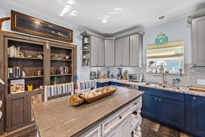 House, Multiple Beds, Pool Access, Garden View | Private kitchen | Fridge, microwave, oven, stovetop