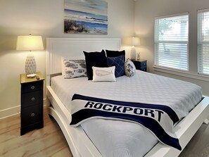 House (3 Bedrooms) | Property amenity - Holiday Hideaway by Miss Kitty’s (Rockport)