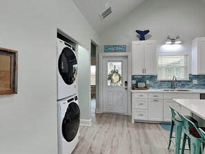 House (3 Bedrooms) | Property amenity - Holiday Hideaway by Miss Kitty’s (Rockport)