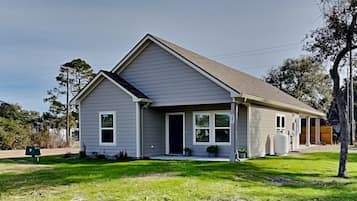 House (3 Bedrooms) | Property amenity