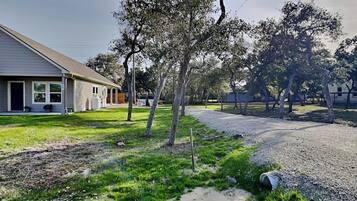 House (3 Bedrooms) | Property amenity