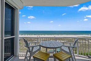 Outdoor dining - Spanish Key 309 | Oceanfront Condo | Steps from Flora Bama | My Beach Getaways (Pensacola)