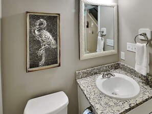 House, Berbilang Katil, Pool Access (VBP917) | Bilik Mandi | Kelengkapan dandanan diri berjenama, tuala disediakan, tisu tandas 