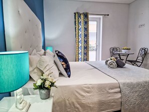 4 bedrooms, desk, iron/ironing board, WiFi