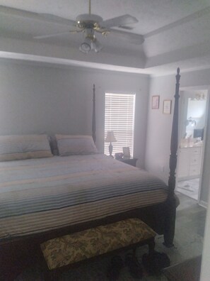 4 bedrooms, desk, iron/ironing board, WiFi