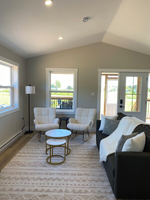 Smart-TV, Kamin, Bücher