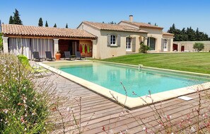 Pool - Stunning home in Monteux (Monteux)
