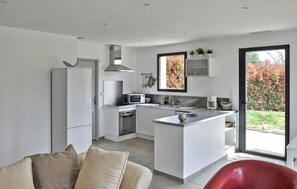 Kjøleskap, ovn, oppvaskmaskin og kaffetrakter/tekoker