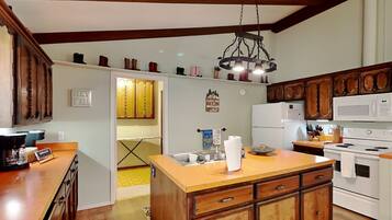 House (3 Bedrooms) | Property amenity