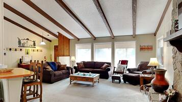 House (3 Bedrooms) | Property amenity