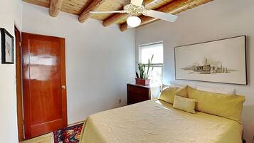 House, 2 Queen Beds, Hot Tub, Garden View | 2 bedrooms, individually decorated, individually furnished, free WiFi