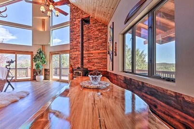 Private 2.5Acres, Firepit, Trails, BBQ, Lg Deck, Cozy