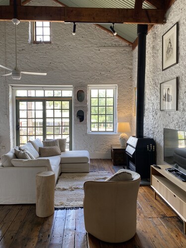 Stunning and Spacious Loft-Style Apartment in Historic Auburn