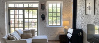 Stunning and Spacious Loft-Style Apartment in Historic Auburn