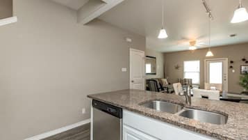 Studio (3 Bedrooms) | Accommodatievoorziening