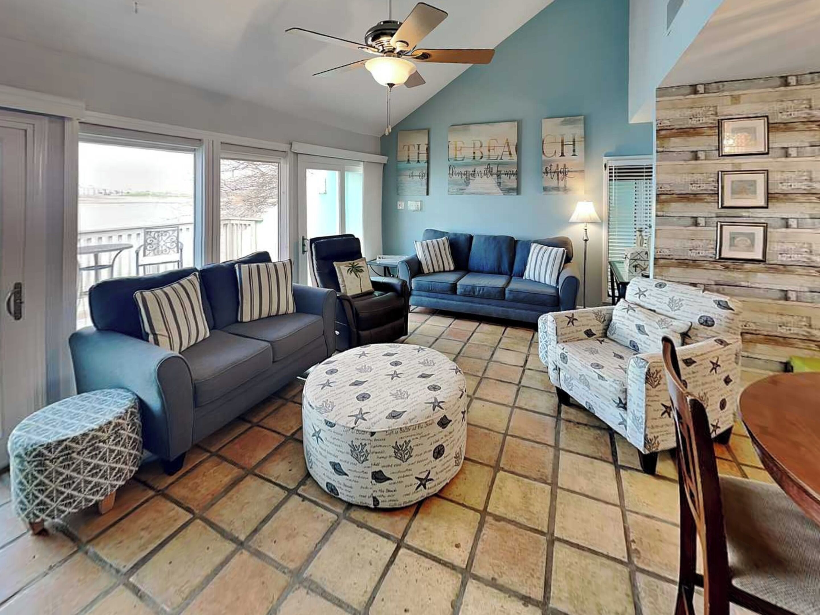 Condo (3 Bedrooms) | Property amenity