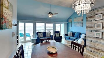 Condo (3 Bedrooms) | Property amenity