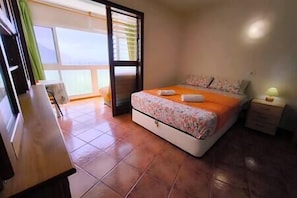 1 slaapkamer, een strijkplank/strijkijzer, reisbedje, wifi