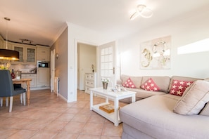 Unclassified image, 5 of 39, button