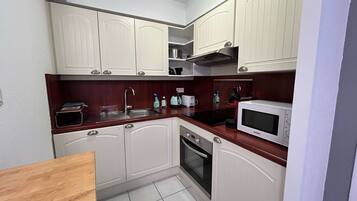 Kühlschrank, Ofen, Geschirrspüler, Toaster