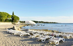 Beach nearby - Studio with terrace near Zambratija beach, for couples (Zambratija)