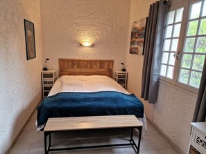 2 bedrooms, free WiFi - Stunning private villa for 4 guests with WIFI, TV and terrace (Bravonne)