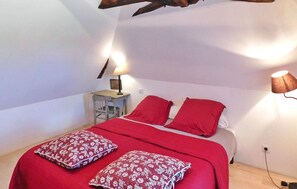 4 室のベッドルーム、旅行用ベビーベッド、WiFi (無料)、ベッドシーツ