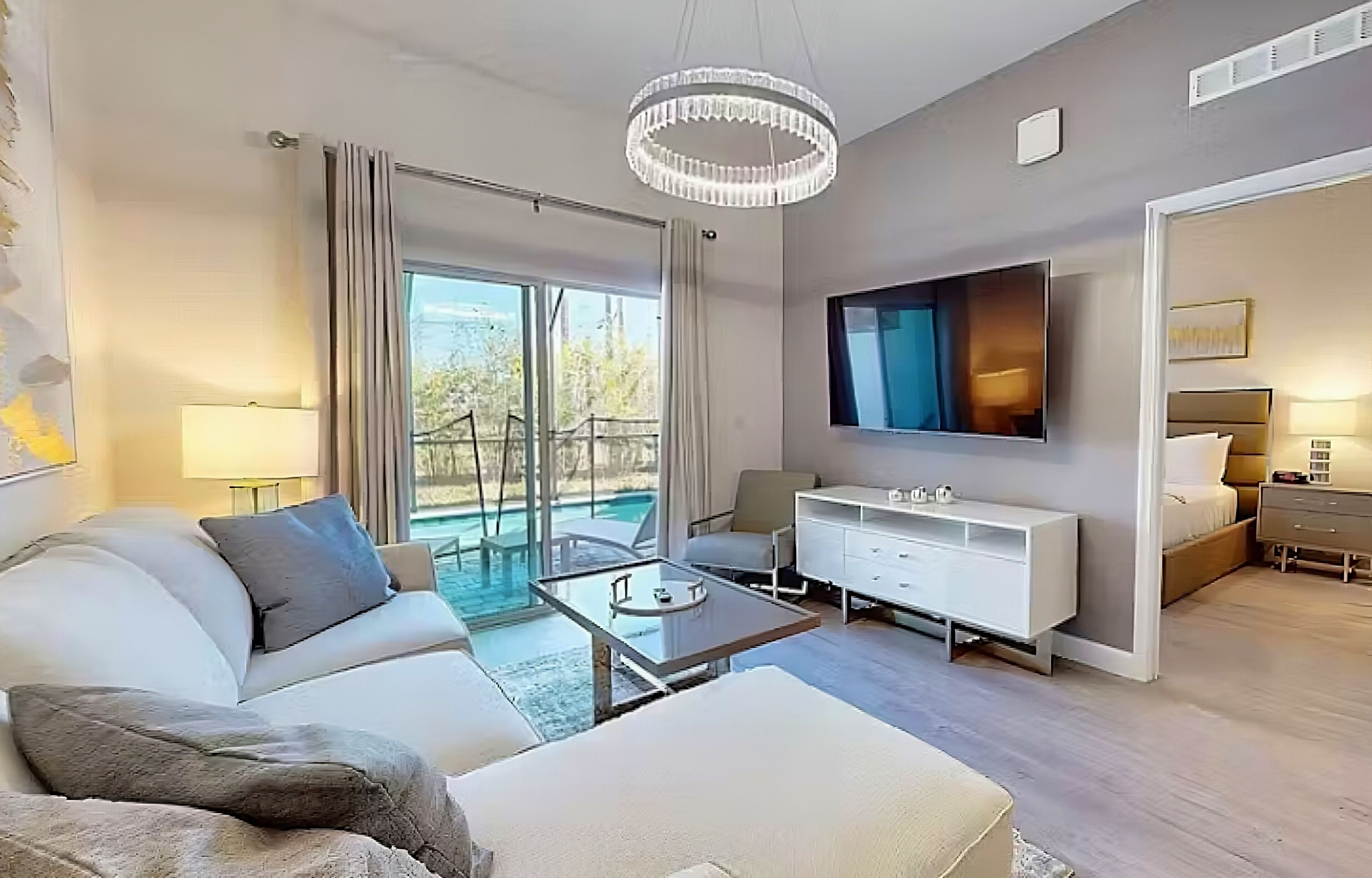 5 bedrooms, desk, iron/ironing board, Internet