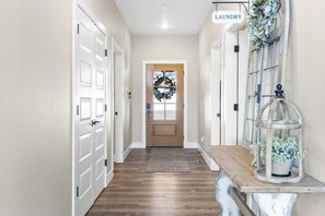 Interior - Huge Lakeview Getaway w/ Fun Arcades, Ping Pong Free Silver Dollar City Tickets Community Amenities! (Branson)