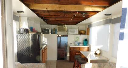 Cozy House Boat in Charming on NOrris Lake in New Tazewell with AC, WiFi