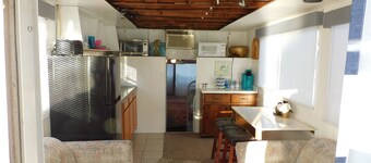 Cozy House Boat in Charming on NOrris Lake in New Tazewell with AC, WiFi