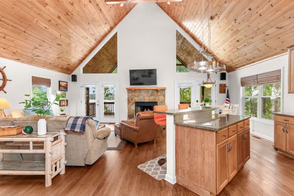 Smart TV, fireplace, books - Fantastic View and No Pet Fee, Kayaks, Dock (Sparta)