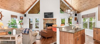 Fantastic View and No Pet Fee, Kayaks, Dock