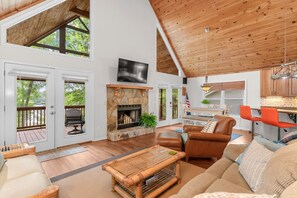 Smart TV, fireplace, books - Fantastic View and No Pet Fee, Kayaks, Dock (Sparta)