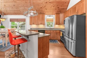 Fridge, microwave, oven, stovetop - Fantastic View and No Pet Fee, Kayaks, Dock (Sparta)