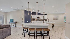 Fridge, microwave, oven, stovetop - Hakuna Matata - 4 bed luxury vacation home, pool w/ electric heater, pool fountain, game room (Cape Coral)