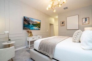 6 bedrooms, desk, iron/ironing board, travel cot