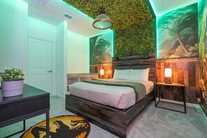 6 bedrooms, desk, iron/ironing board, travel crib