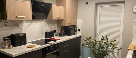 Refrigerador, microondas, horno y lavavajillas