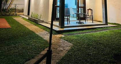 Bunty Residence Ambalangoda, 3 minutes walking to Madampe beach & green garden.