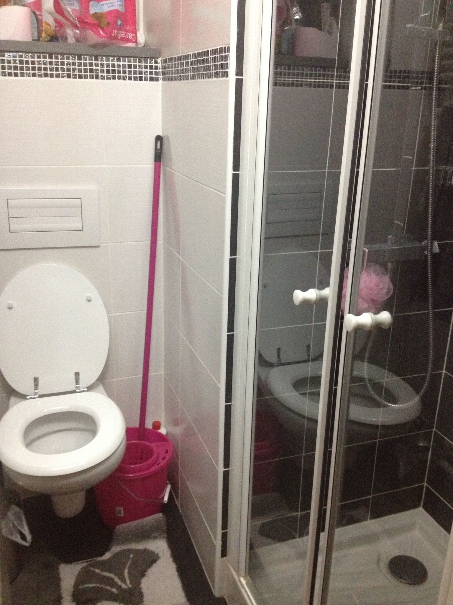 Serviettes fournies, savon, papier de toilette