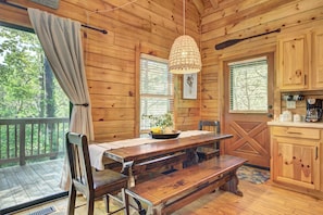 Dining - Broad River Roost - Dog Friendly Cabin With Riverfront Fire Pit (Lake Lure)