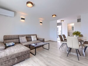 TV - Villa Galici by Interhome (Umag/Murine)