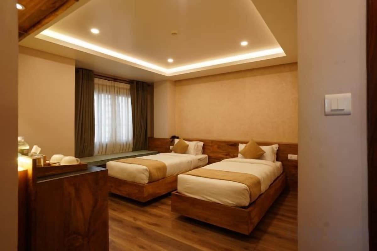 Egyptian cotton sheets, premium bedding, in-room safe, desk