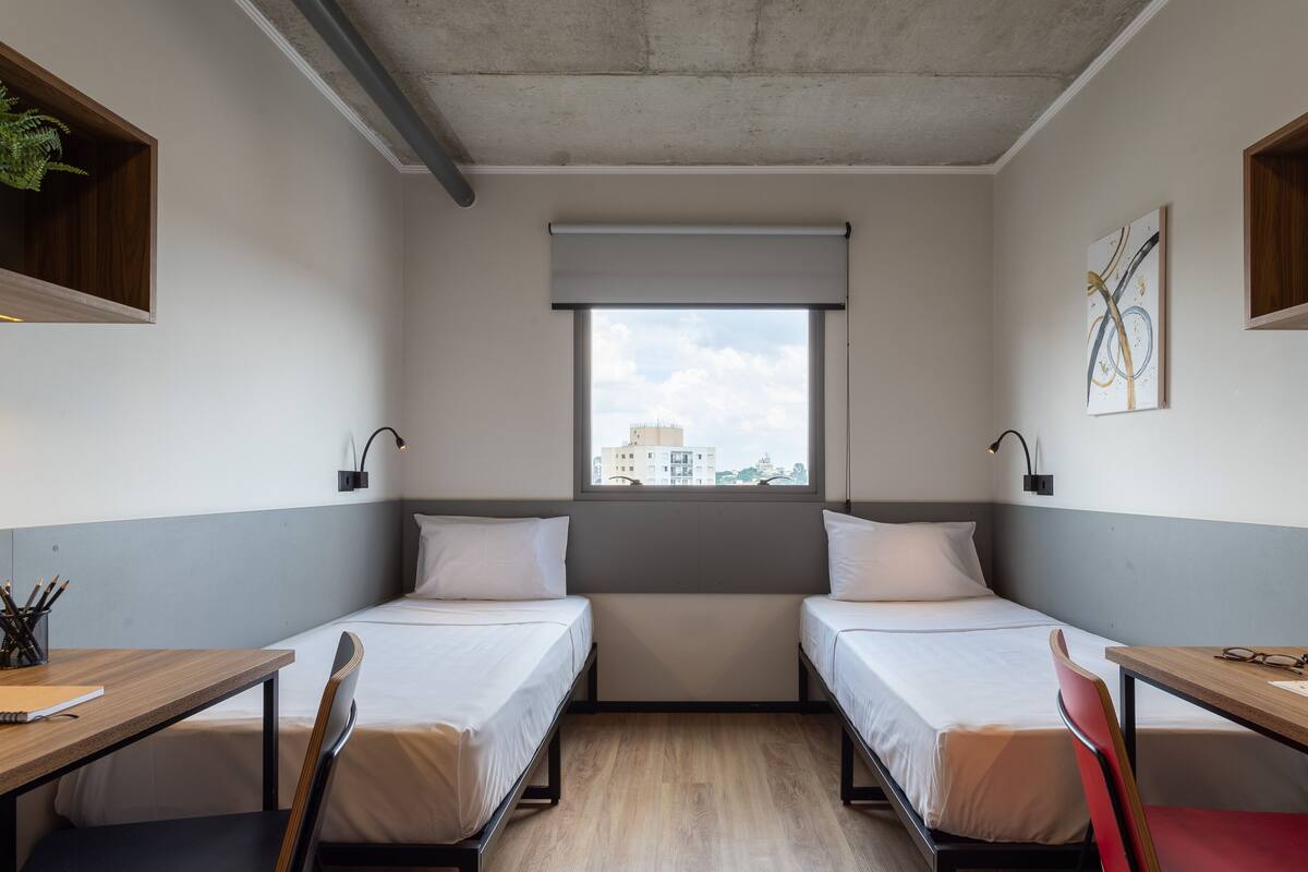 ห้องทวิน | โต๊ะทำงาน, เตารีด/โต๊ะรีดผ้า, Wi-Fi ฟรี, ผ้าปูที่นอน