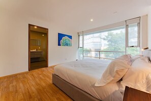 3 chambres, fer et planche à repasser, Wi-Fi, draps fournis