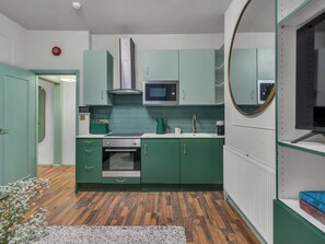 Fridge, microwave, oven, cookware/dishes/utensils