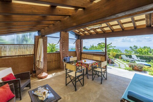 Beautiful private villa for 5 people with WIFI, private pool