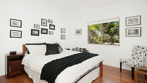 2 bedrooms, WiFi, bed sheets - Byron Bay Accom - Alkira - 1/32 Alcorn St - Pet Friendly (Byron Shire)